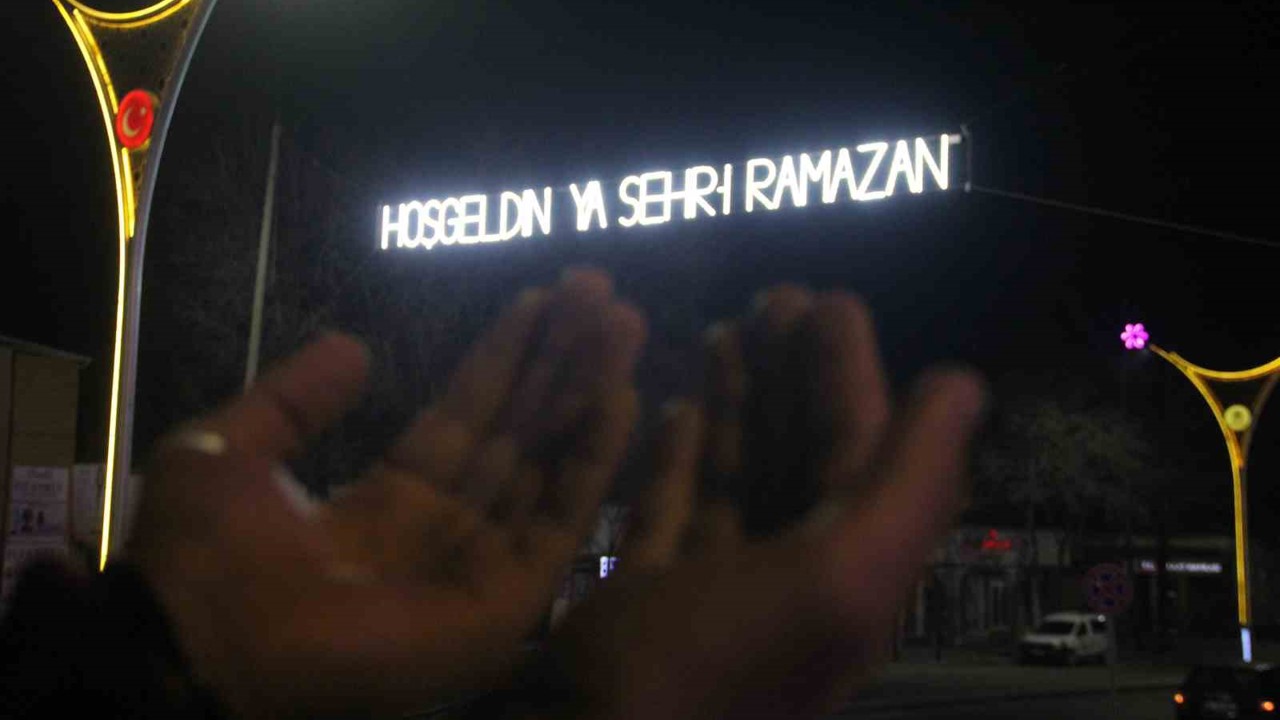 Erzincan Ramazan’a ışıklarla "hoş geldin" dedi
