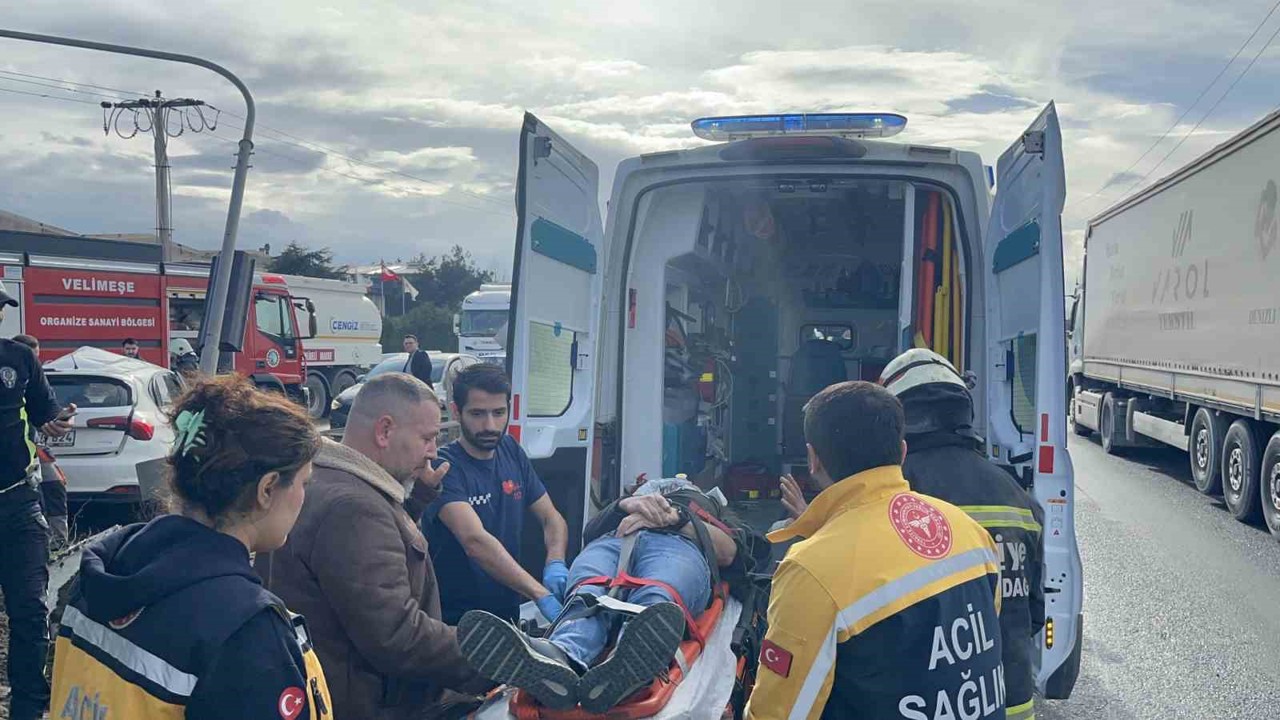 Tekirdağ’da kırmızı ışık ihlalinin kazayla sonuçlandığı anlar kamerada
