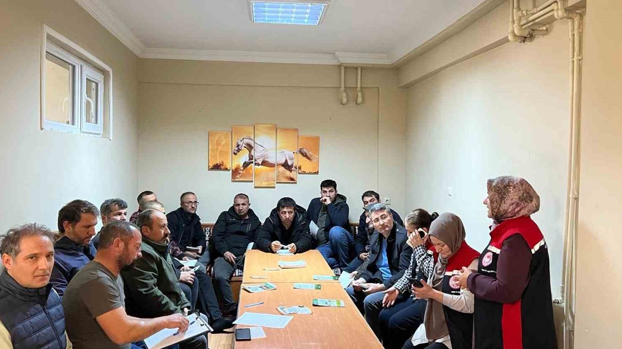 İliç’te üreticilere B-Reçete sistemi anlatıldı
