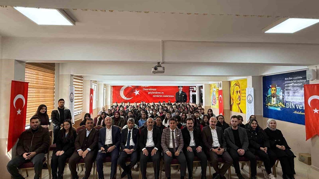 Diyadin’de "Bir bilenle bilge nesil" projesi öğrencilerle buluştu

