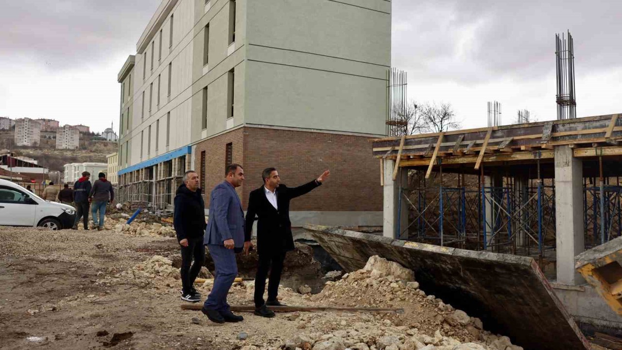 Malatya’nın Akçadağ Belediye Başkanı Hasan Ulutaş, yapımı süren 1. ve 2. etap re