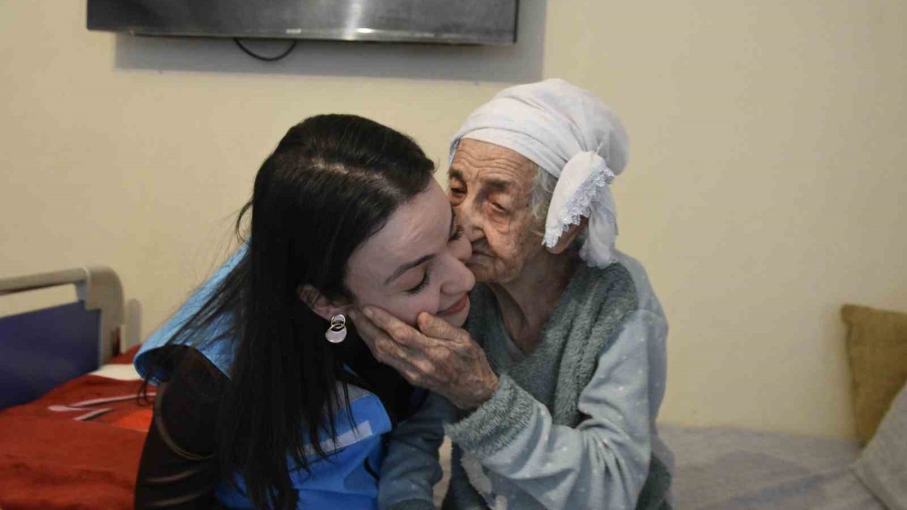 101 yaşındaki hastaya evde özel bakım
