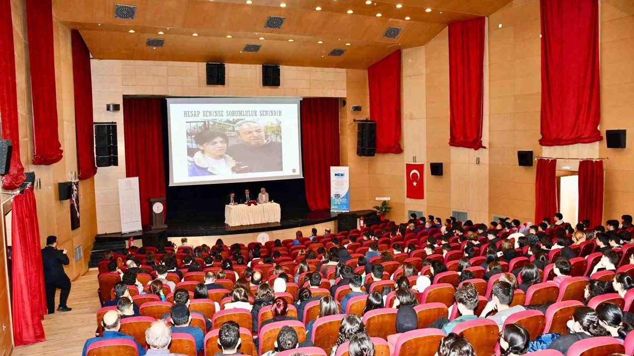 Silifke’de öğrenciler IBAN dolandırıcılığına karşı bilgilendirildi
