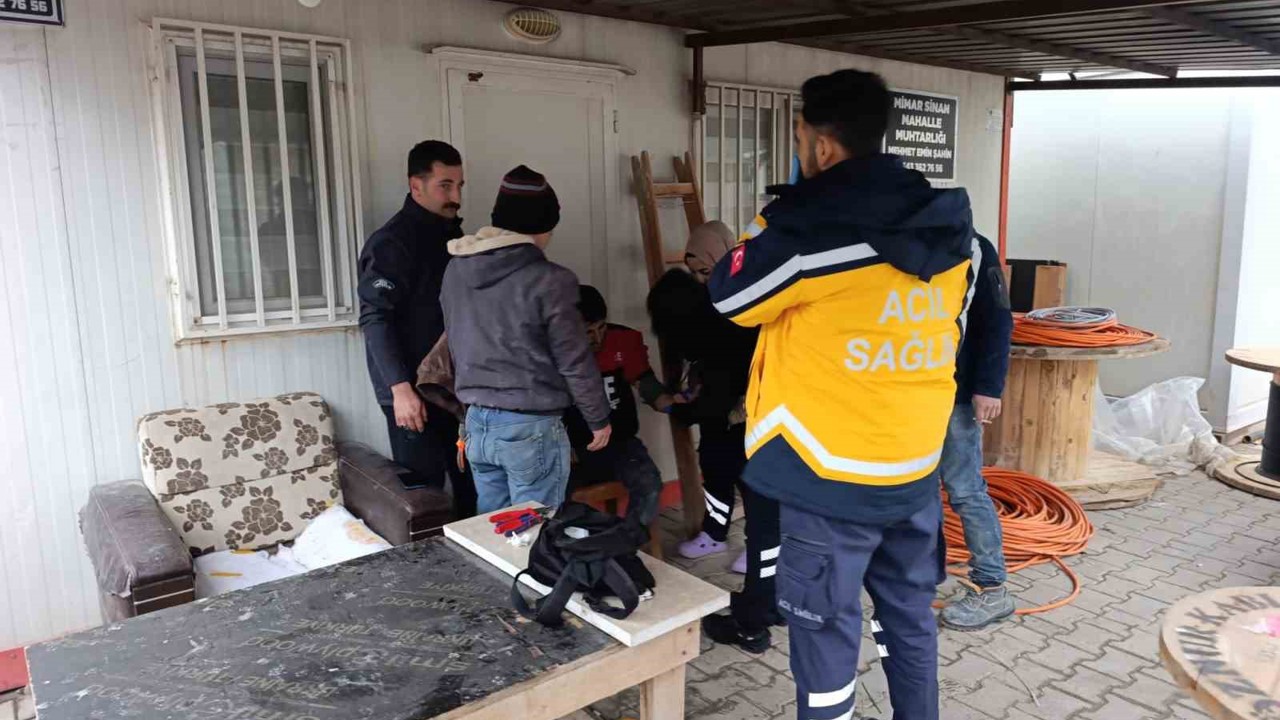 Matkapla elini delen işçi yaralandı
