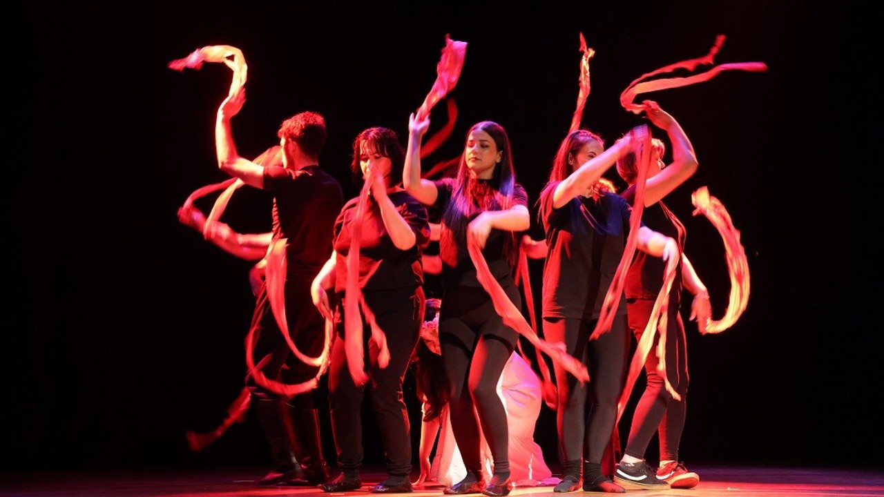 KO-MEK kursiyerlerinden teknoloji bağımlılığına mizahi eleştiri
