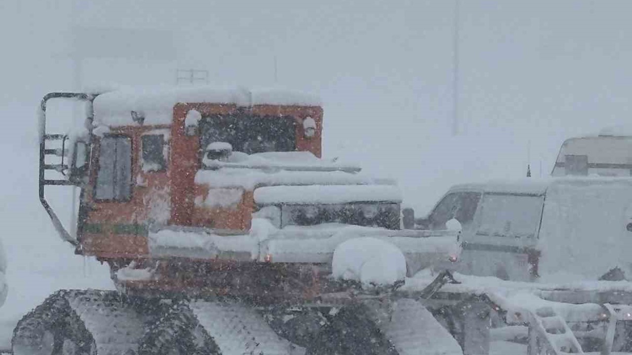 ABD’de çığ kayakçıları yuttu: 10 kayıp
