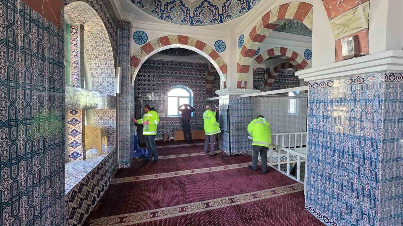 Ardahan’da Ramazan öncesi camilerde temizlik
