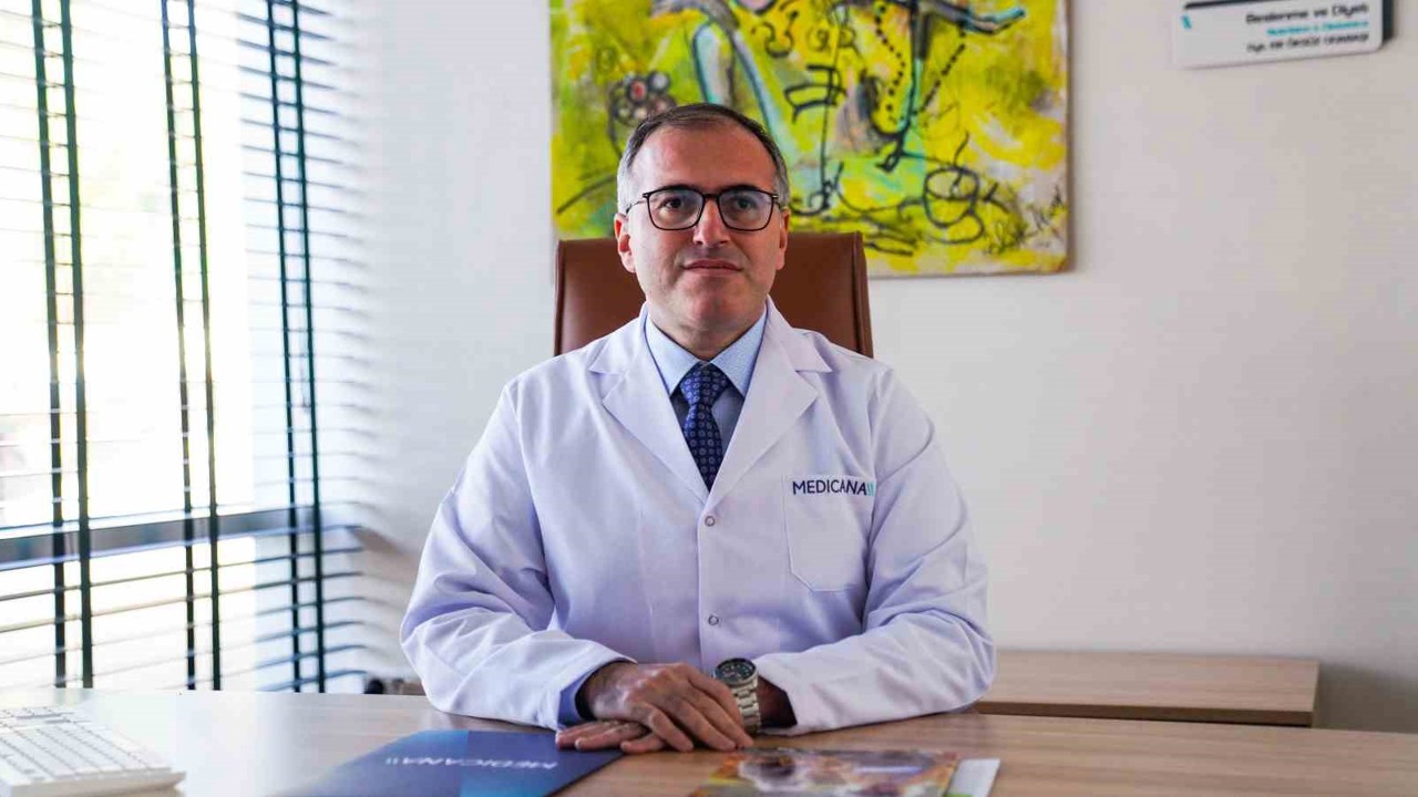 Uzmanından kritik uyarı: "Haftada bir kredi kartı ağırlığında plastik yutuyoruz ve mikroplastik maruziyeti çocuk sahibi olma hayallerini kırıyor"
