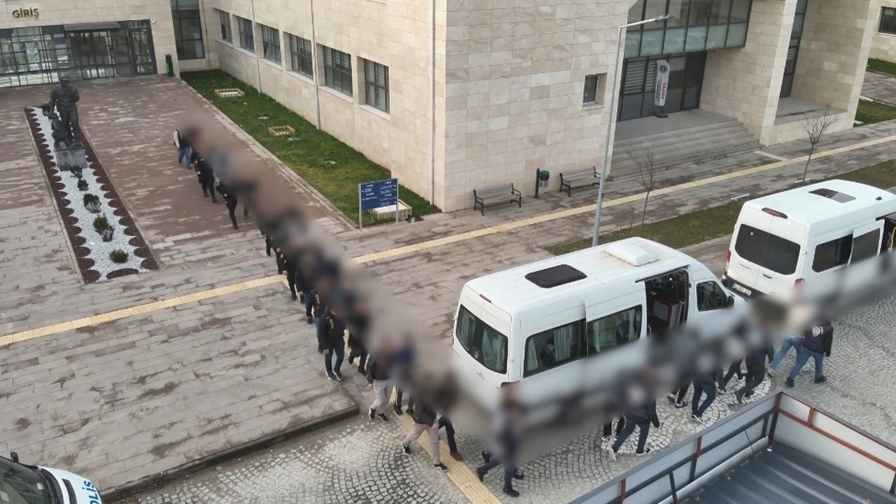 Tatil vaadiyle dolandırıp dalga geçtiler
