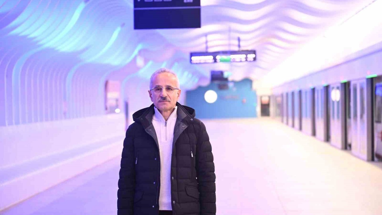 Bakan Uraloğlu: "Türkiye’nin en hızlı metrosu İstanbul trafiğine nefes aldırıyor"
