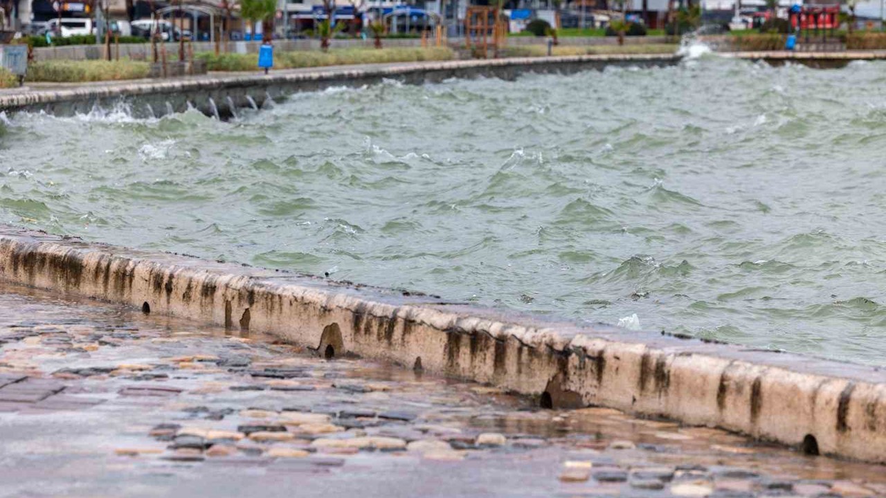 Denizdeki taşmanın nedeni ’bileşik kaplar’ etkisi
