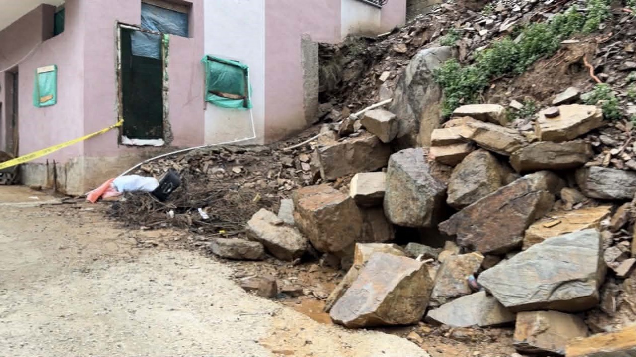 Osmaniye’de toprak kayması nedeniyle bir evde hasar oluştu
