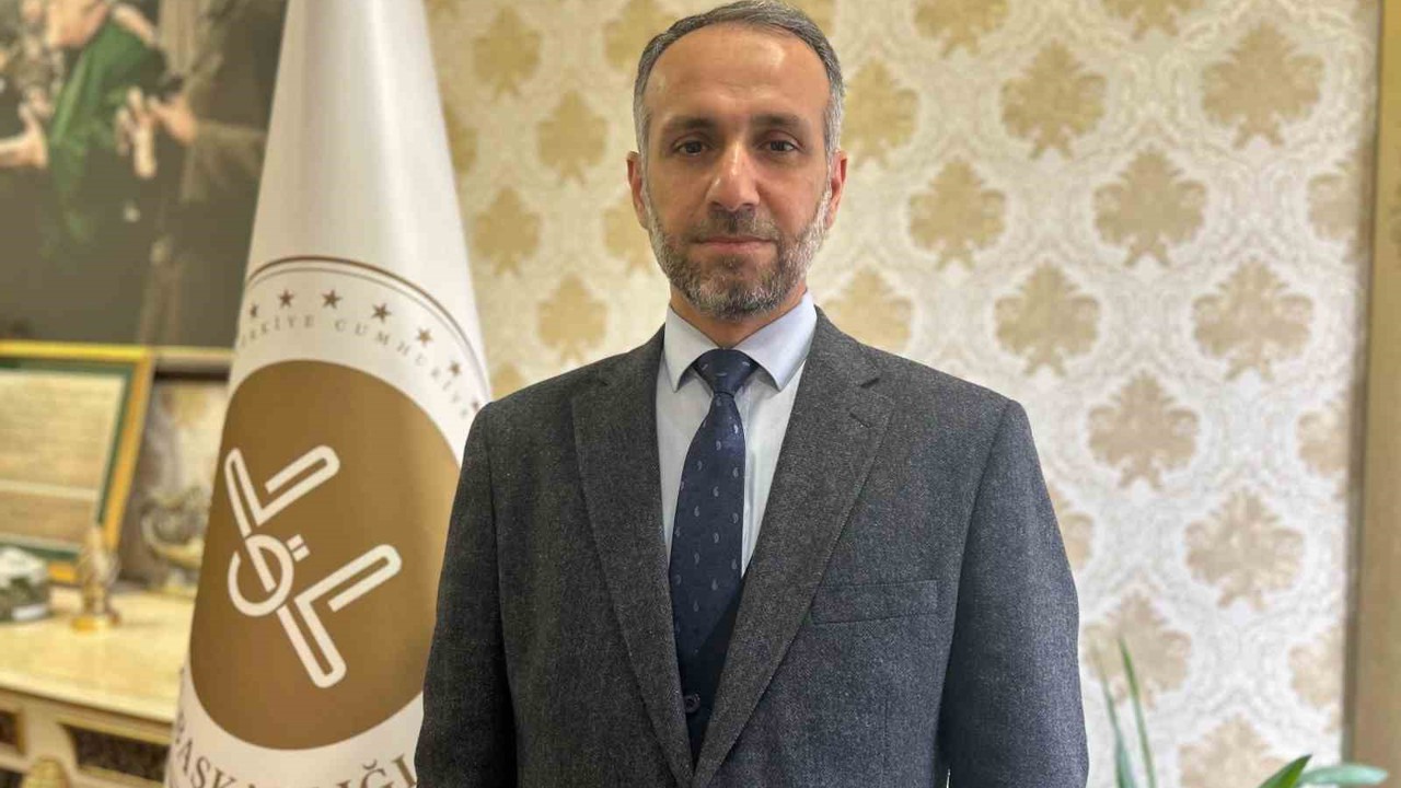 Van İl Müftüsü Dr. Mehmet Sırrı Şık: "Hilalin tespitinde yetkili mercilerin kararı esastır"
