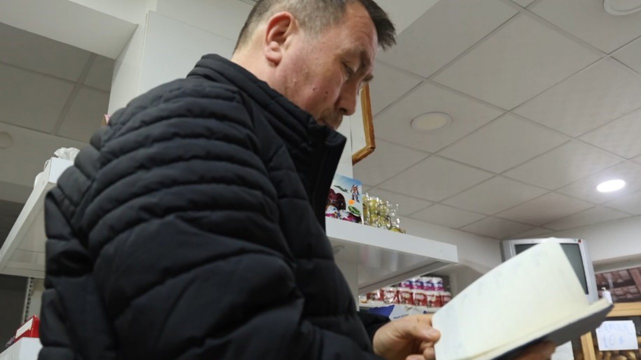 Kırşehir’de 33 yıllık Ramazan geleneği: Mahalle bakkalından ihtiyaç sahiplerine gıda desteği
