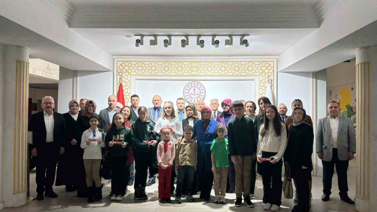 Ödüllerini aldılar
