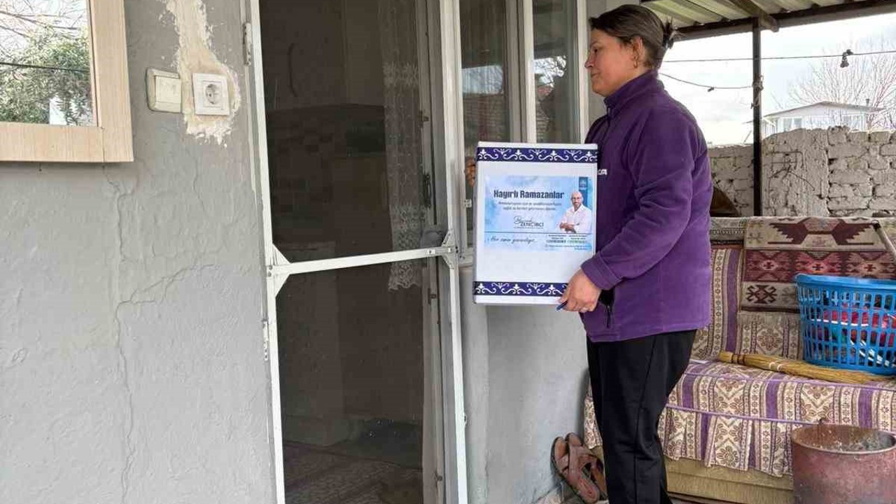 Germencik’te Ramazan kolilerinin dağıtımı sürüyor
