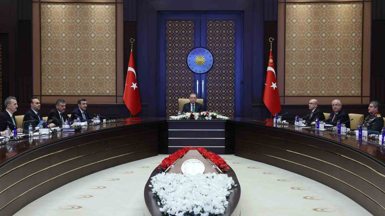 Cumhurbaşkanı Erdoğan başkanlığındaki Savunma Sanayii İcra Komitesi Toplantısı başladı.
