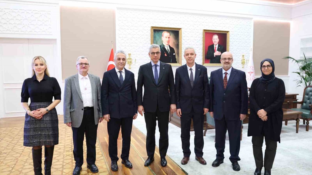 Hekimsen heyeti, Bakan Memişoğlu ile meslek kanunu ve malpraktis konusunu görüştü

