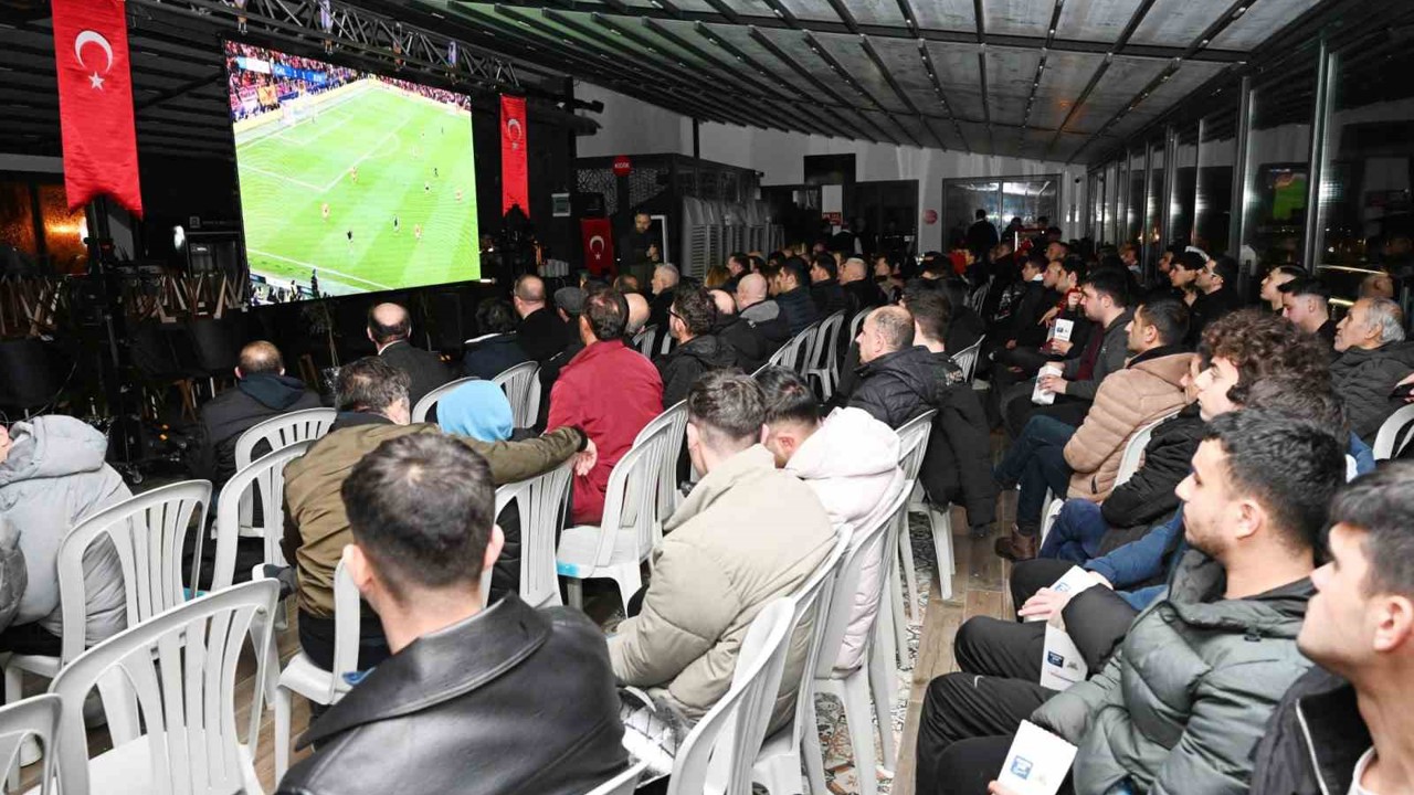 Galatasaray’ın Avrupa zaferini birlikte izlediler
