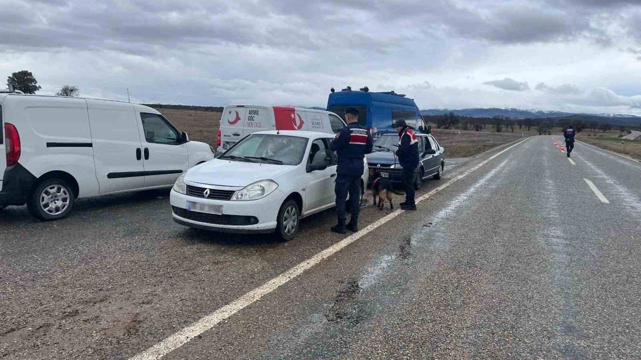 Uşak’ta düzensiz göçle mücadelede 351 göçmen ve 114 araç denetlendi

