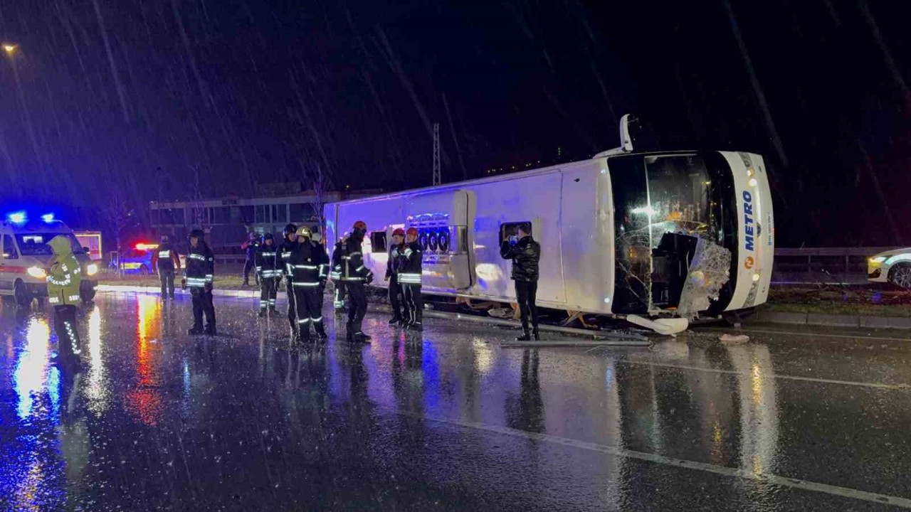 Samsun’da yolcu otobüsü devrildi: 6 yaralı
