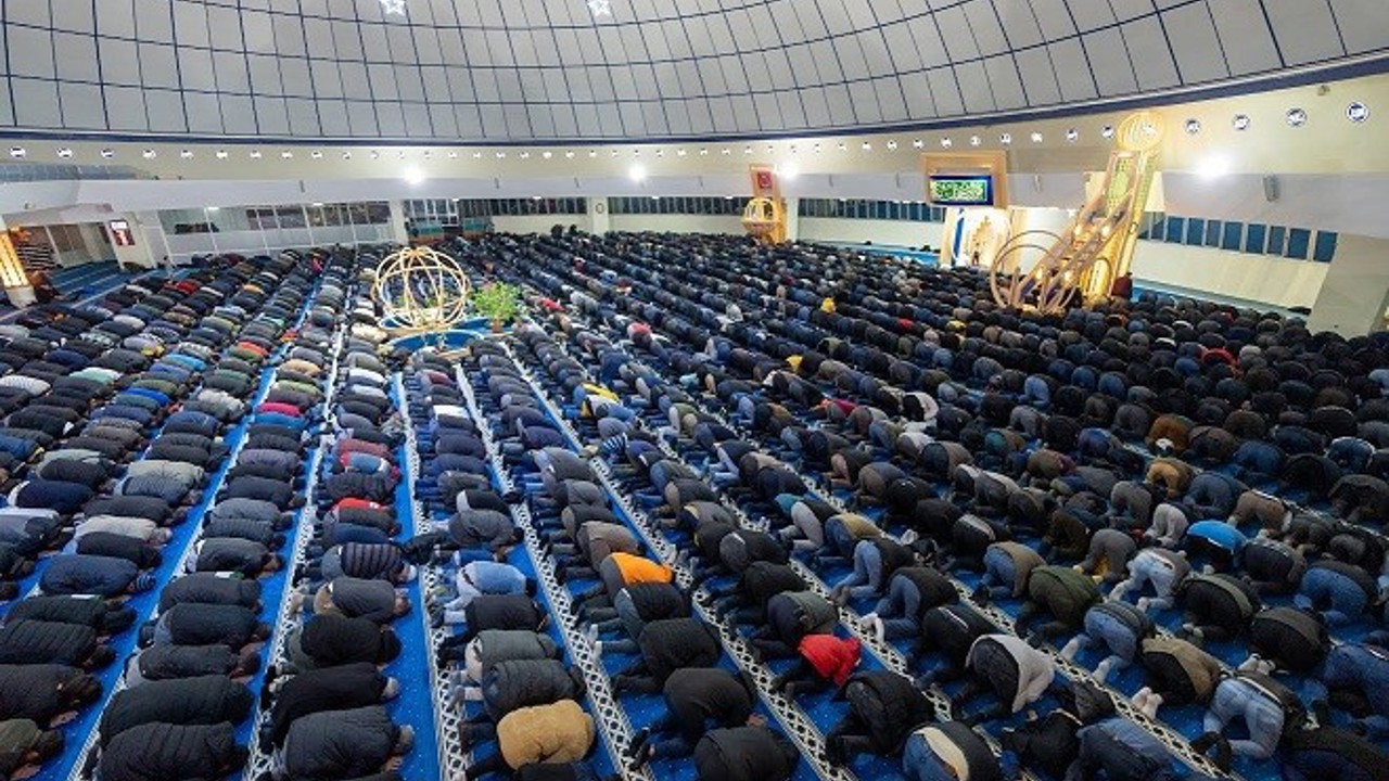 Erzincan’da Ramazan’ın ilk teravihinde camiler doldu
