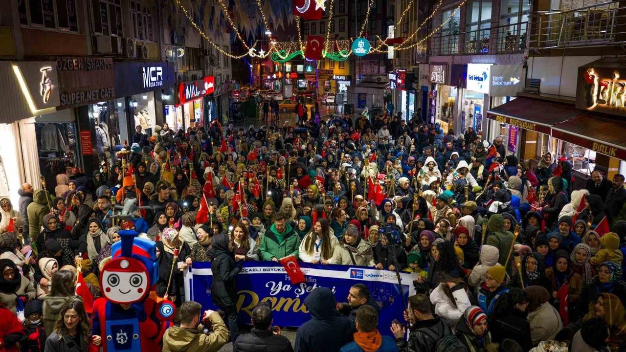 Gebze’de Ramazan ayı fener alayı yürüyüşüyle karşılandı
