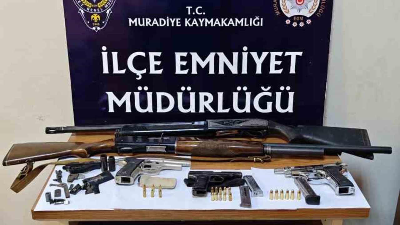 Van’da çok sayıda silah ve mühimmat ele geçirildi
