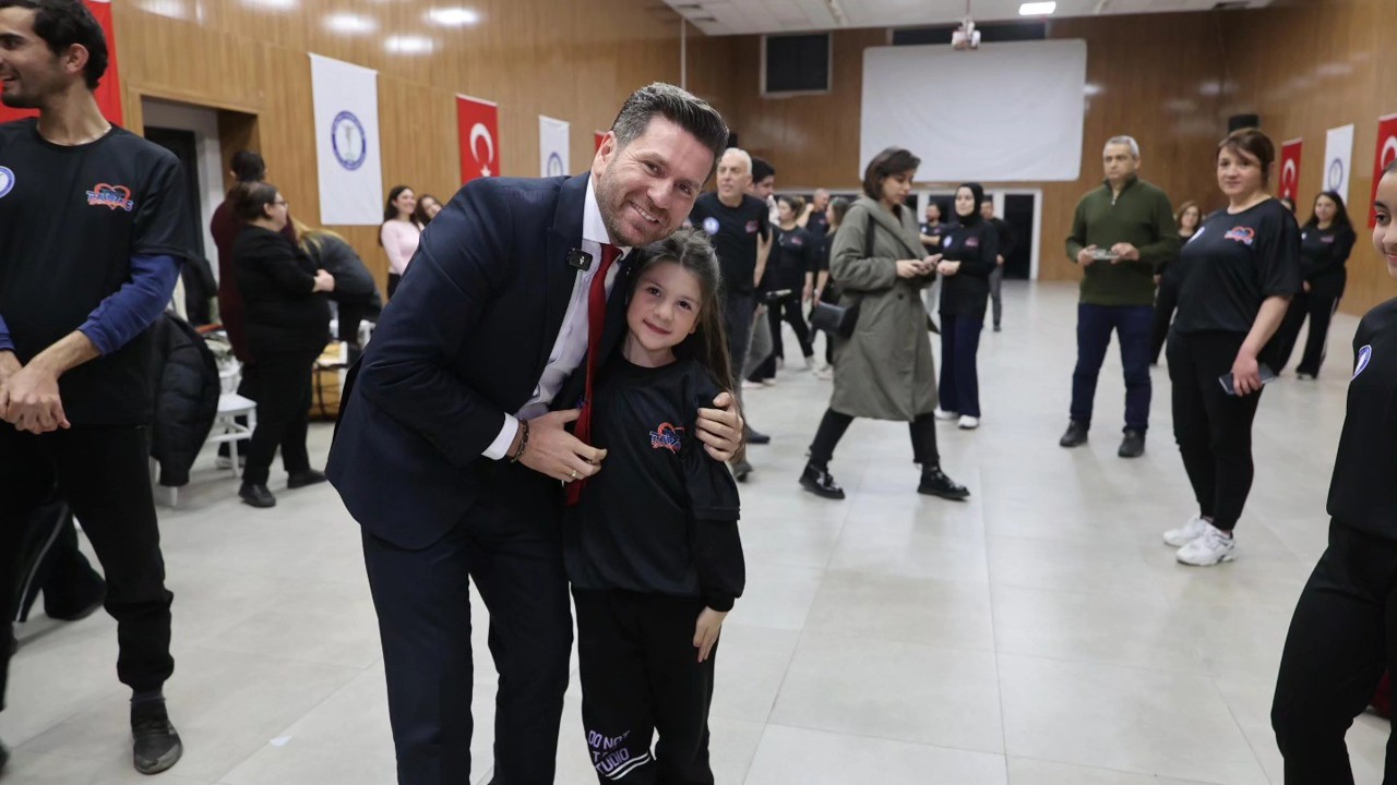 Tavas Belediyesi Halk Oyunları Kursu coşkuyla sürüyor
