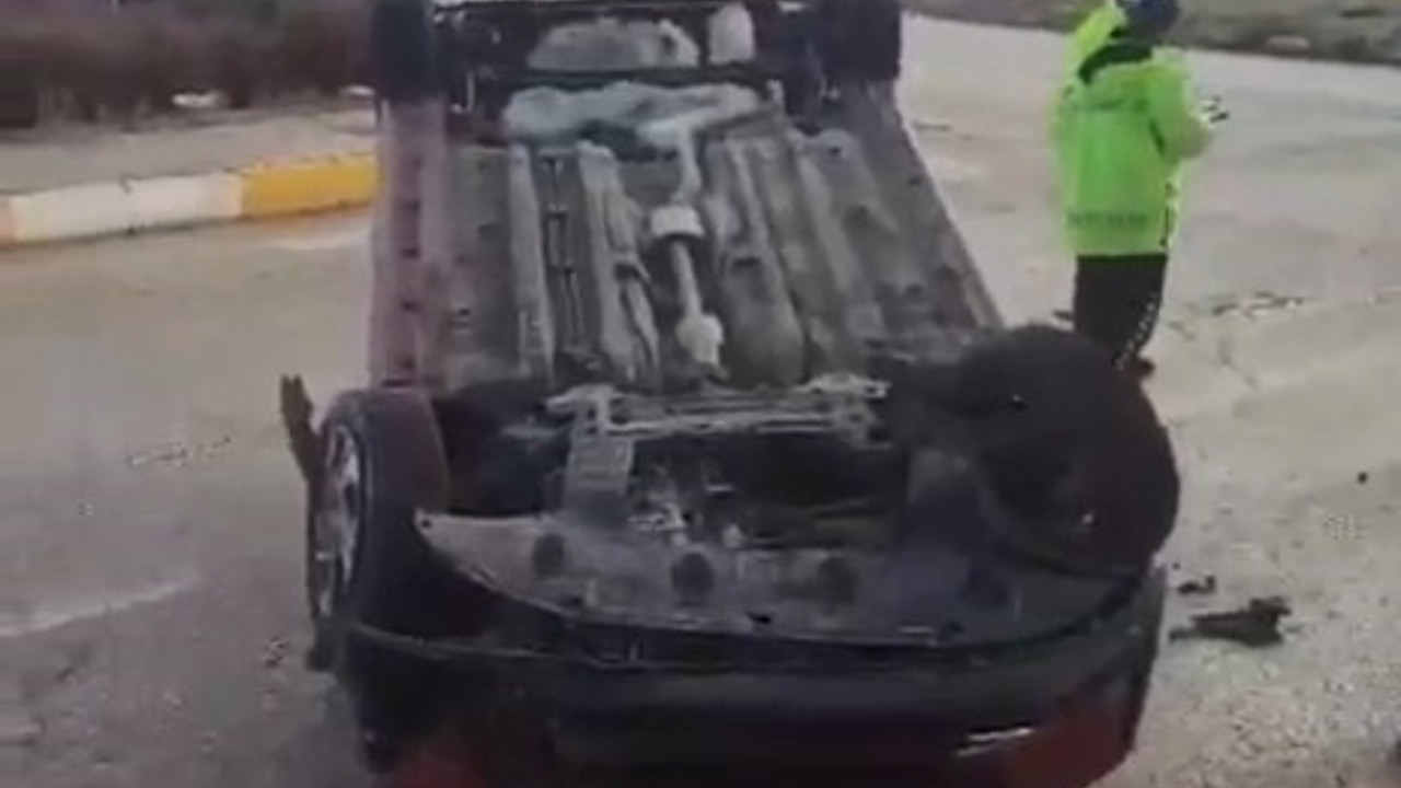 Takla atan araçtan burnu bile kanamadan kurtuldu
