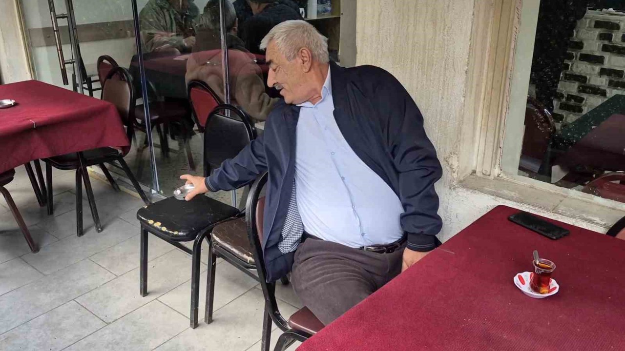 Azmetti, 40 yıl içtiği sigarayı 1 haftada bıraktı
