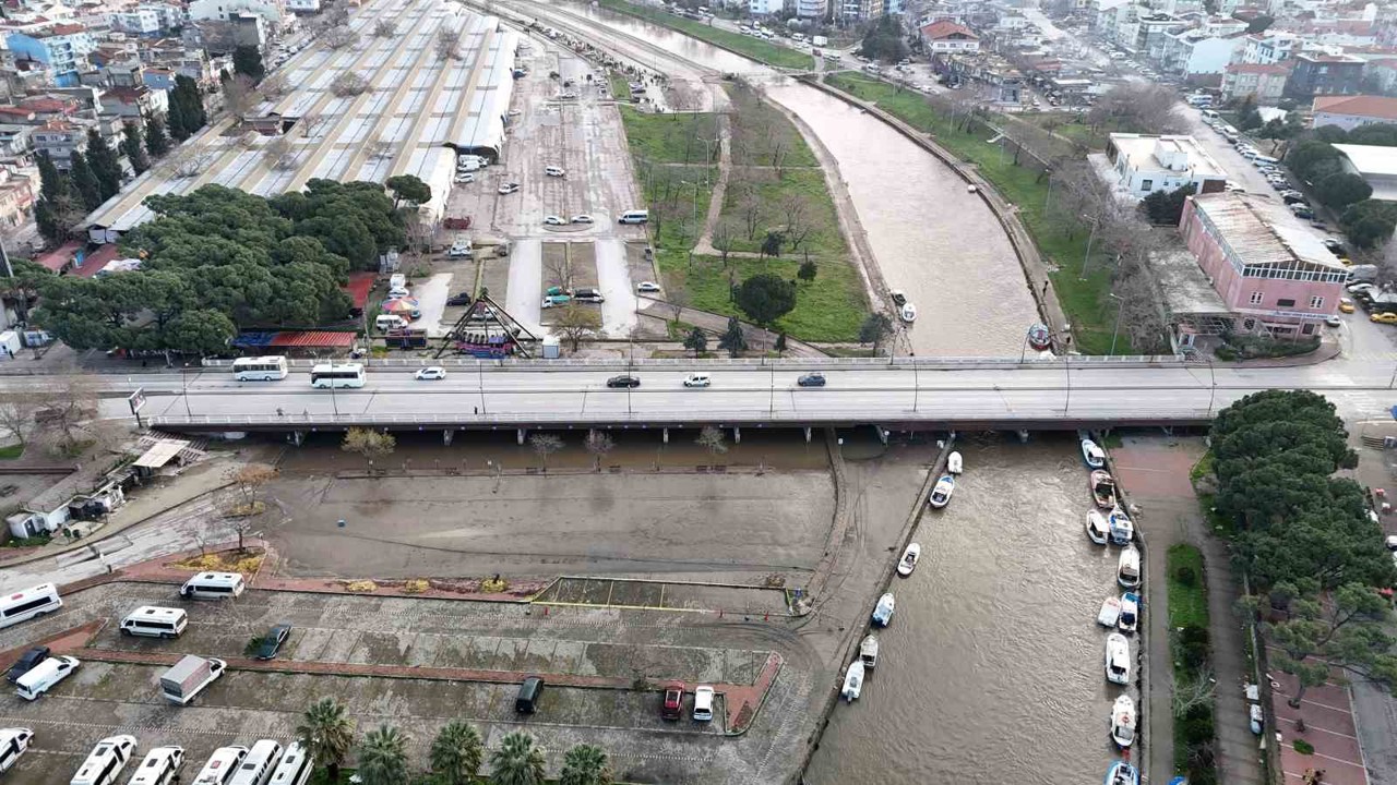 Çanakkale’de taşkın yaşanan Sarıçay normale döndü
