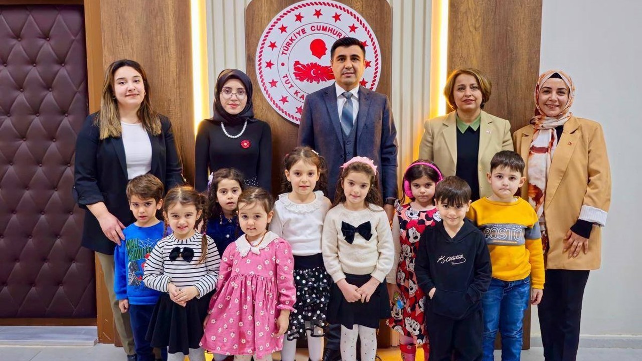 Minik öğrencilerden Kaymakam Güngör’e anlamlı ziyaret
