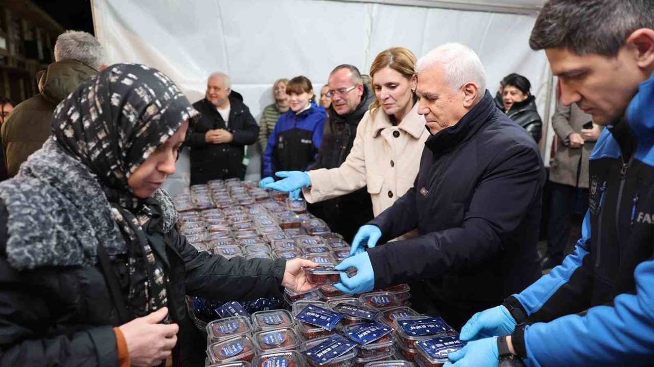 Ulu Cami’de Ramazan’a tatlı başlangıç
