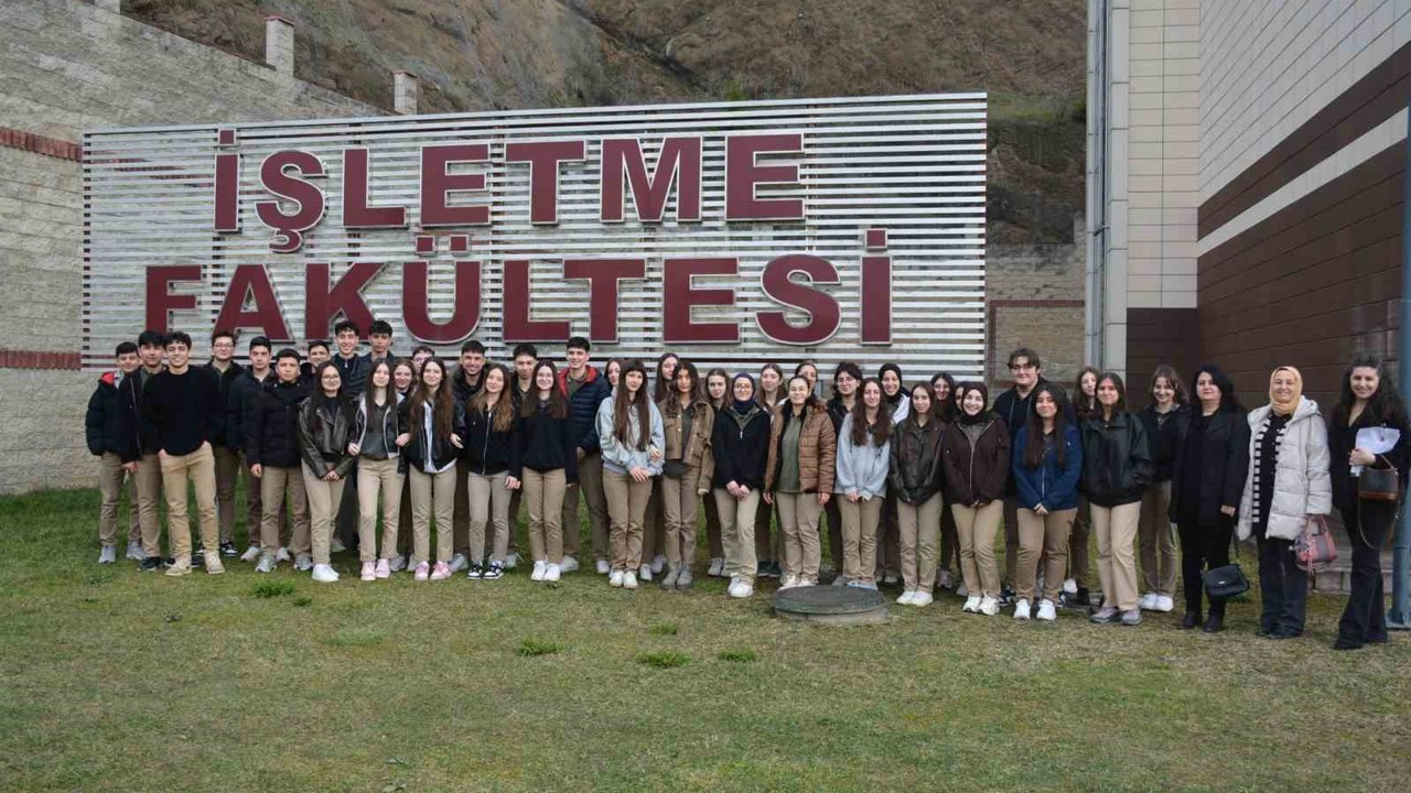 Liseli gençler Düzce Üniversitesi’nde
