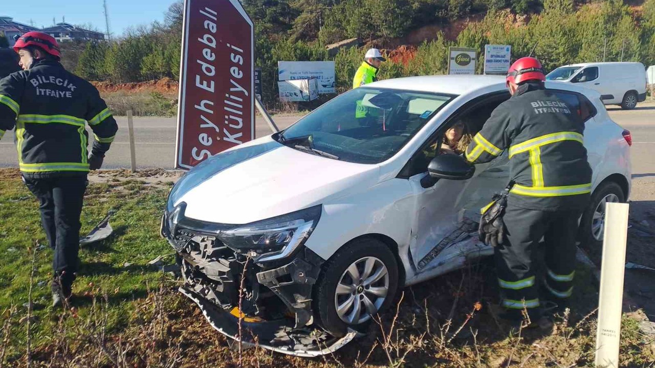 Pelitözü kavşağında trafik kazası; 3 yaralı
