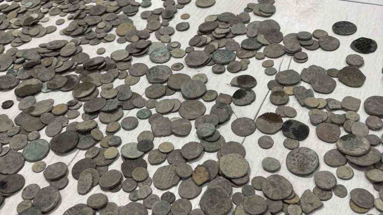 Türkiye’den kaçırılan binlerce sikke ve obje komşuya takıldı
