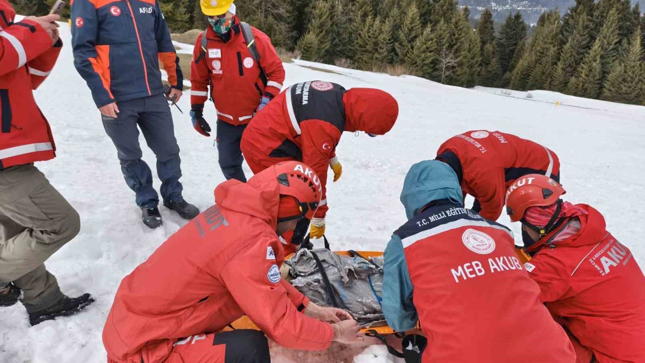 Giresun’da çığ tatbikatı gerçeğini aratmadı
