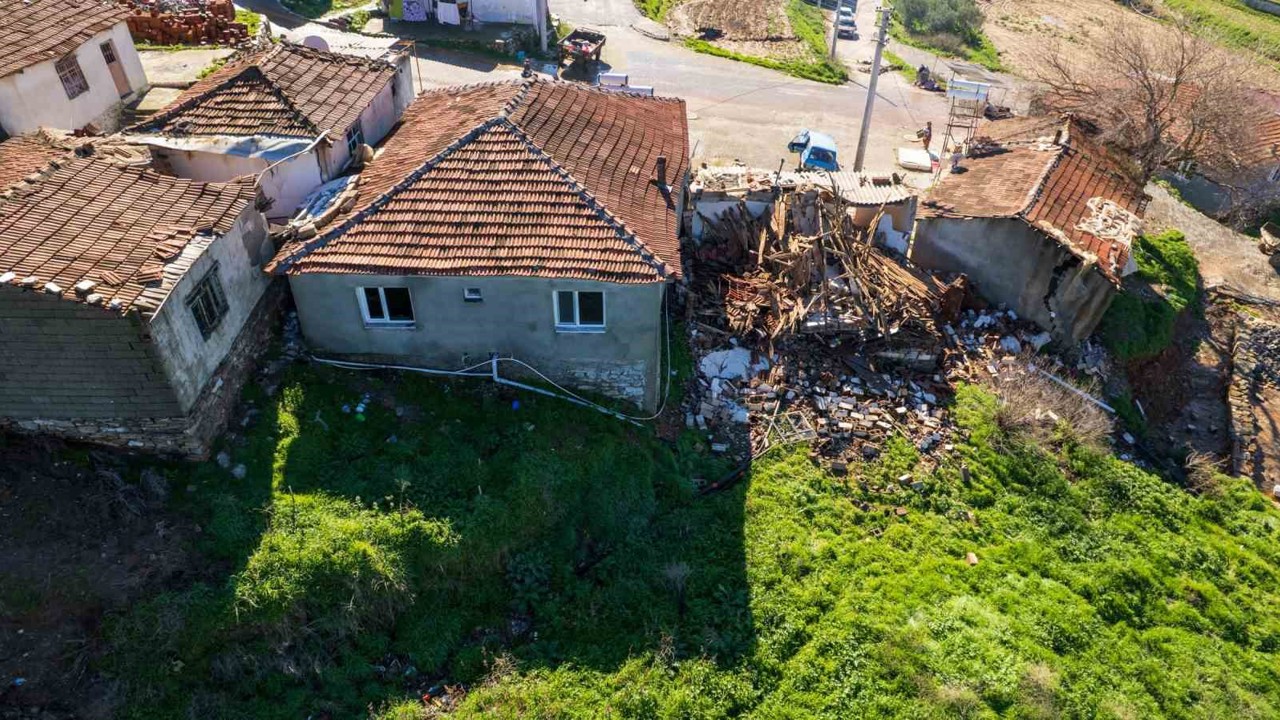 Gölmarmara’da heyelan: 7 ev kullanılamaz hale geldi
