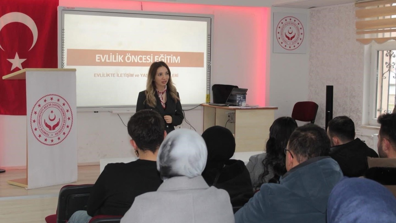 Aksaray’da genç çiftlere evlilik öncesi eğitim veriliyor
