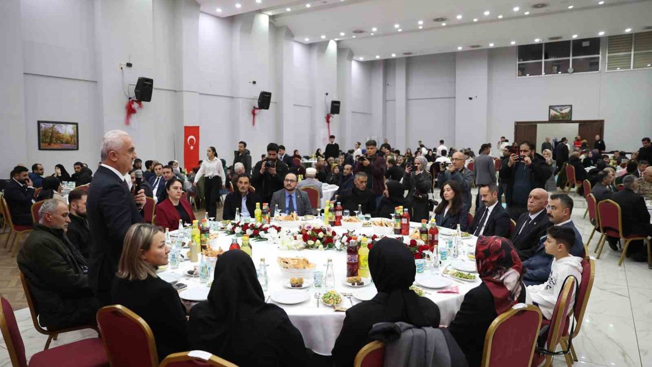 Muş’ta Ramazan’ın ilk iftarı şehit yakınları ve gazilerle yapıldı
