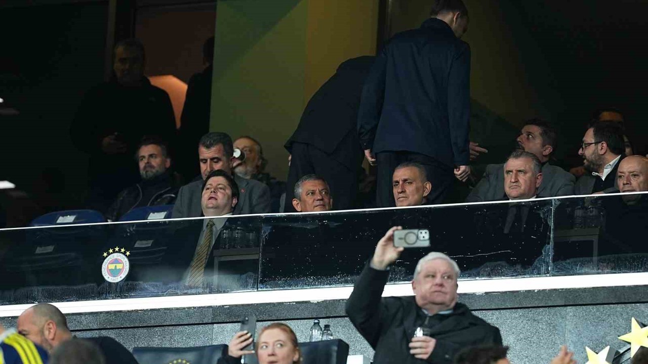 Bakan Bak, Fenerbahçe-Nottingham Forest maçını takip etti
