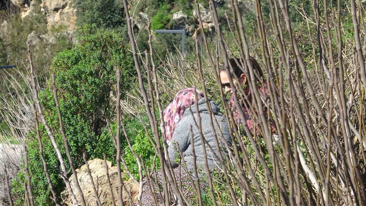 Engelli oğlu için falezlere çıktı, 2 saatte ikna edildi
