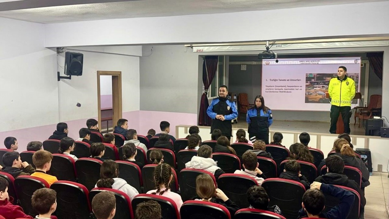 Bilecik’te öğrencilere trafik kuralları ve akran zorbalığı eğitimi
