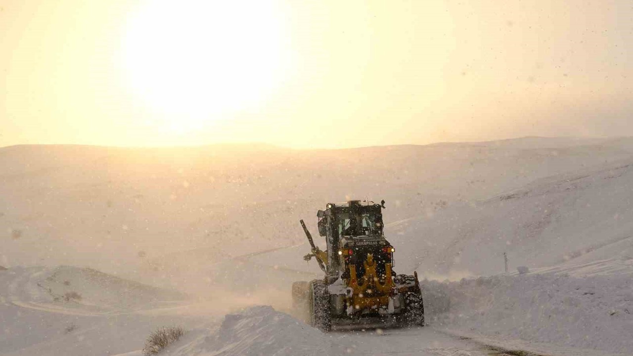 Ağrı’da 41 köy yolu ulaşıma kapandı
