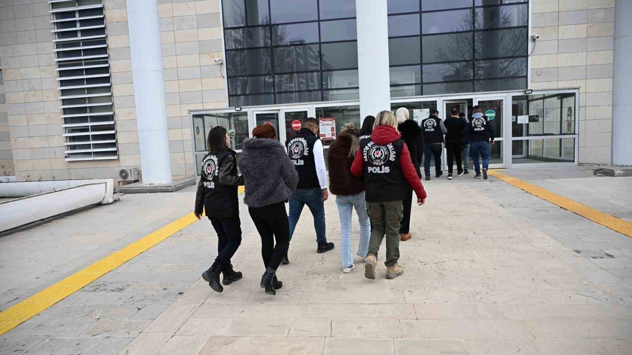 Elazığ’da fuhuş operasyonu: 2 şüpheli tutuklandı
