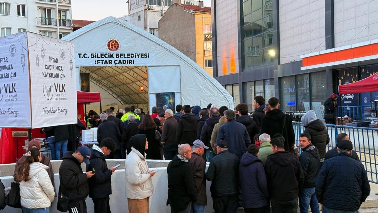 Bilecik’te ilk iftarda binlerce kişi aynı sofrada buluştu
