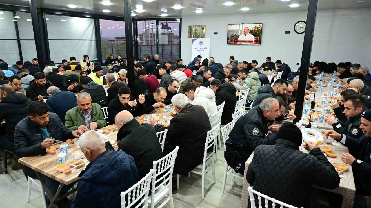 Battalgazi Belediyesi iftarı çadırlarda değil restoranda veriyor
