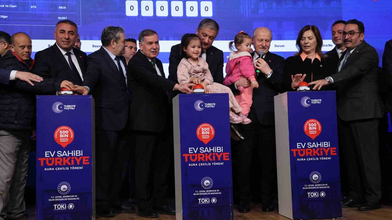 Adana’da ’Yüzyılın Konut Projesi’nin kuraları çekildi
