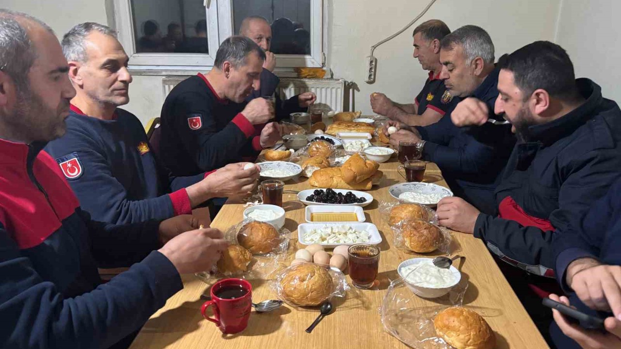 Sahur sofrasında ihbar geldi, itfaiye göreve koştu
